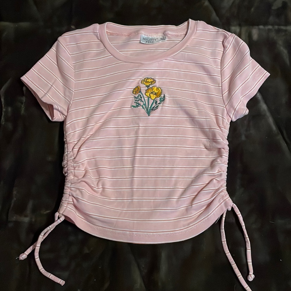 Cute flower embroidered crop top